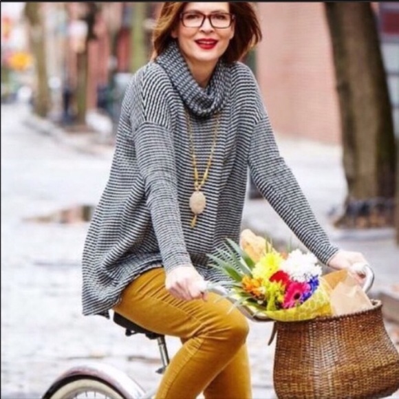 CAbi 3167 Small Fergie Turtleneck Sweater Split - Picture 3 of 11